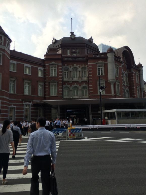スーツの森 東京駅